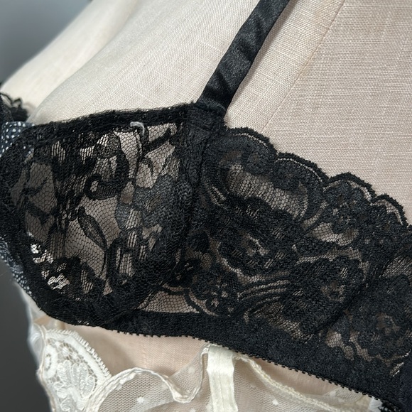 Christian Dior Lace Elegant White cream and black Lace Bra all 34 C - Picture 6 of 17